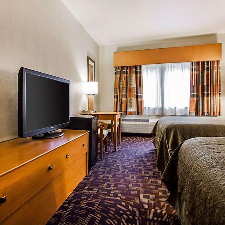 Quality Inn & Suites Des Moines Airport Exterior photo