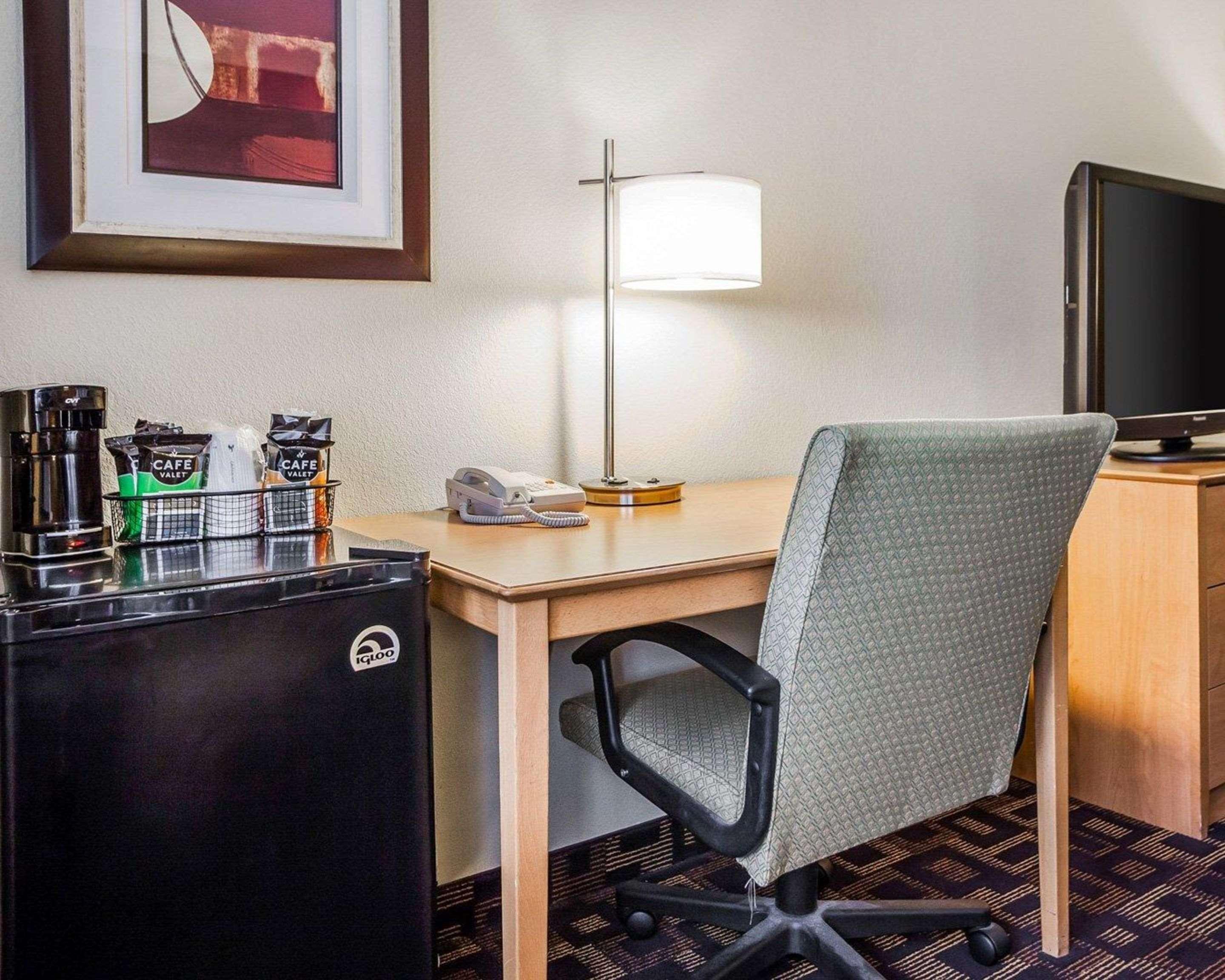 Quality Inn & Suites Des Moines Airport Exterior photo