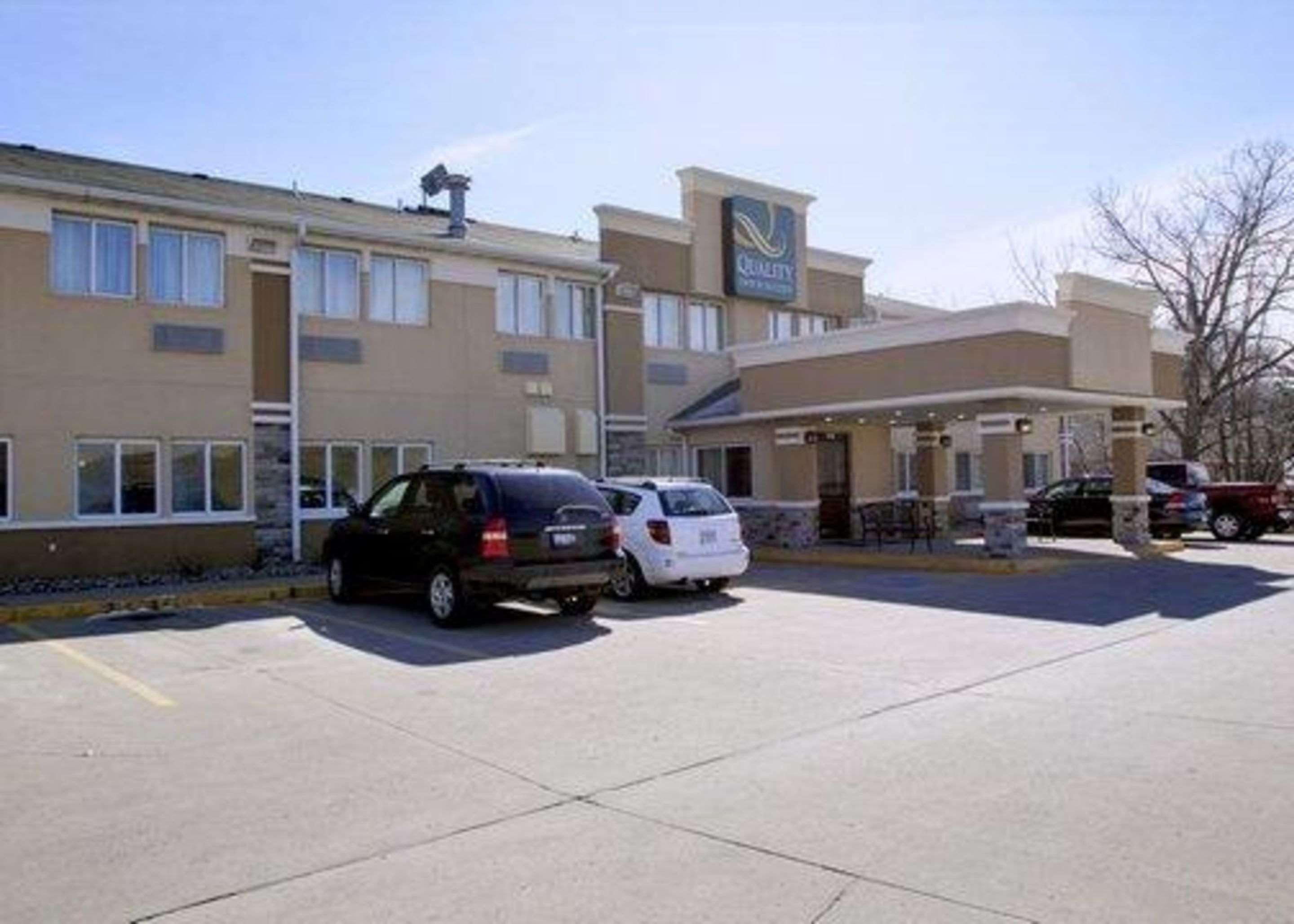 Quality Inn & Suites Des Moines Airport Exterior photo