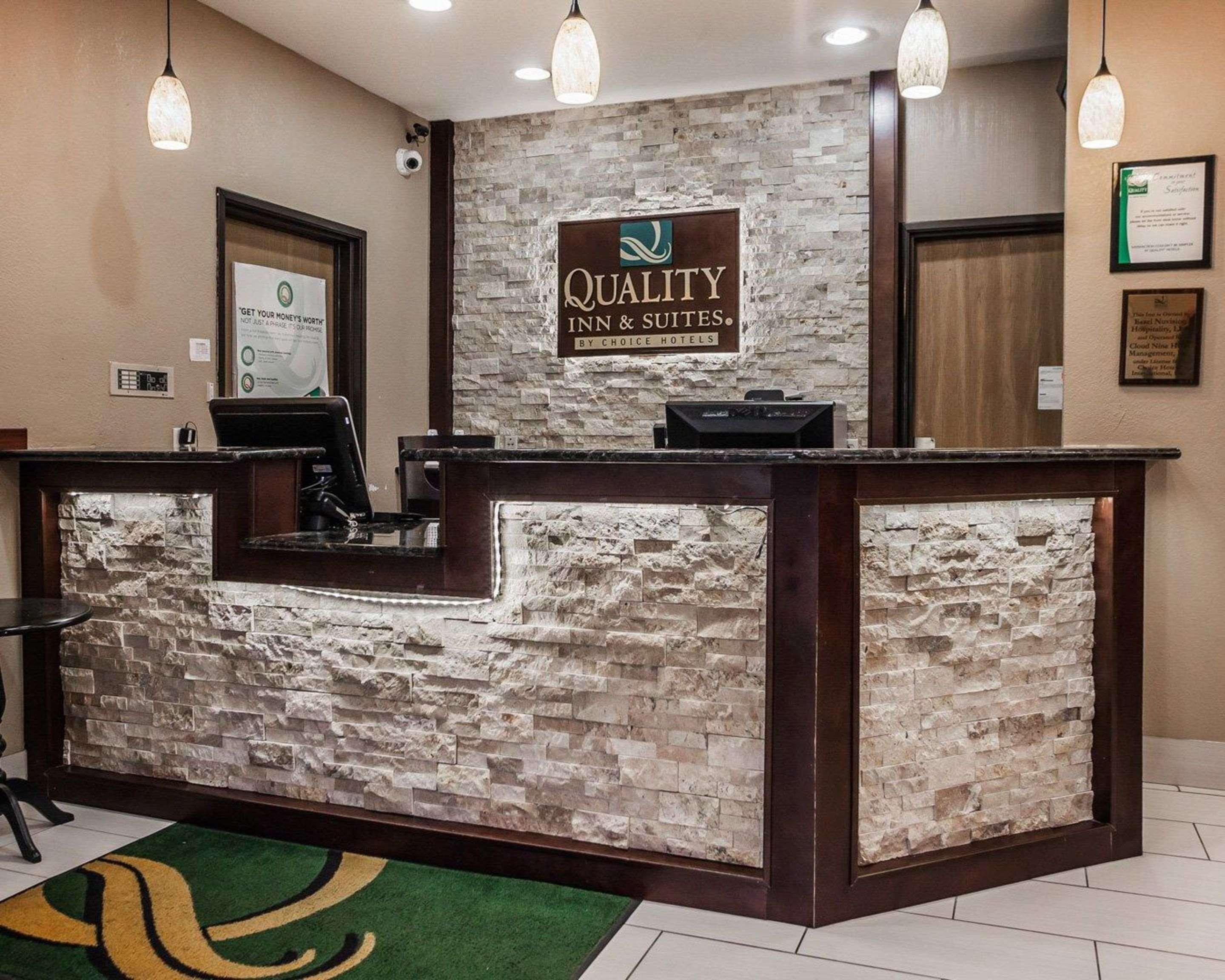 Quality Inn & Suites Des Moines Airport Exterior photo