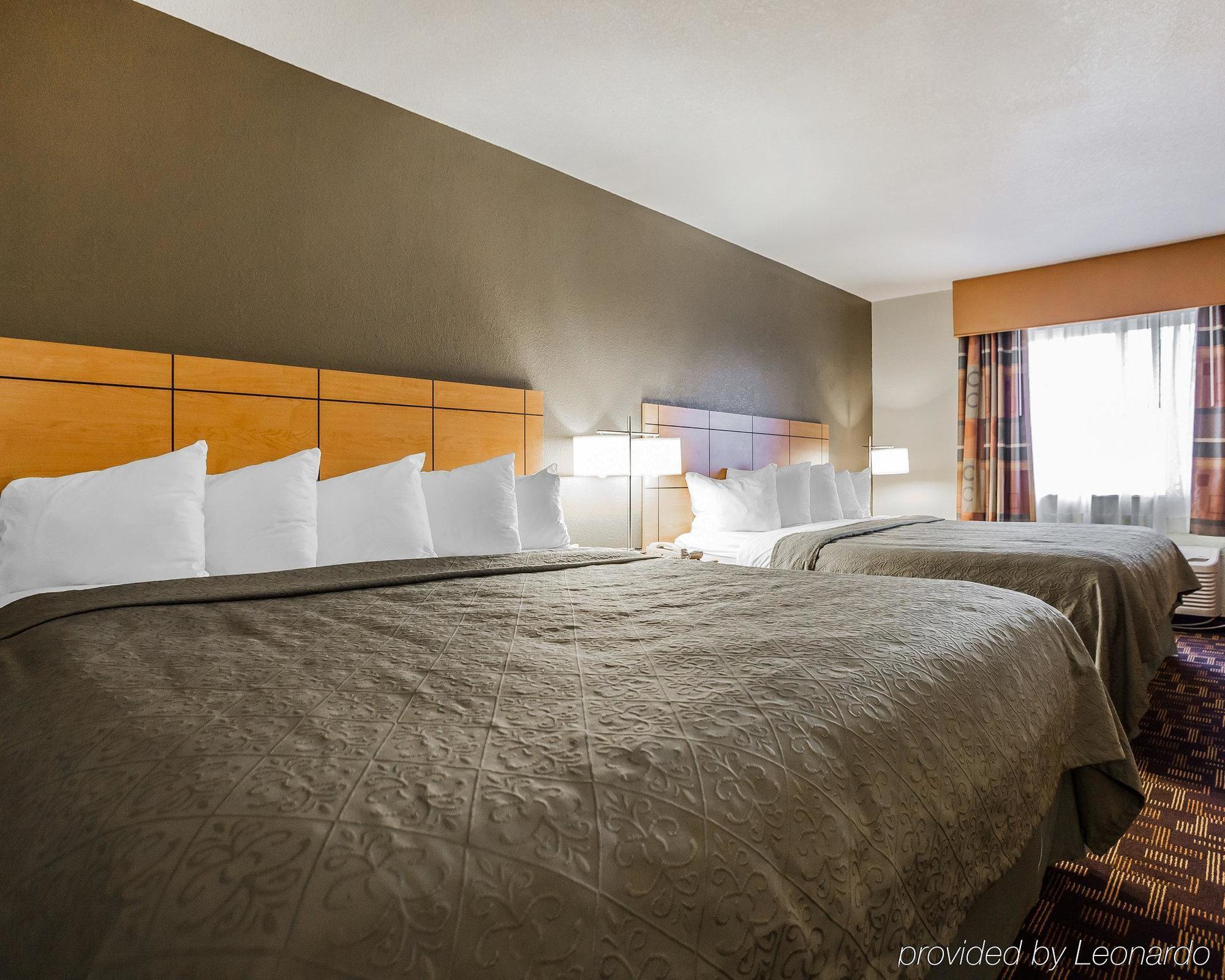 Quality Inn & Suites Des Moines Airport Exterior photo