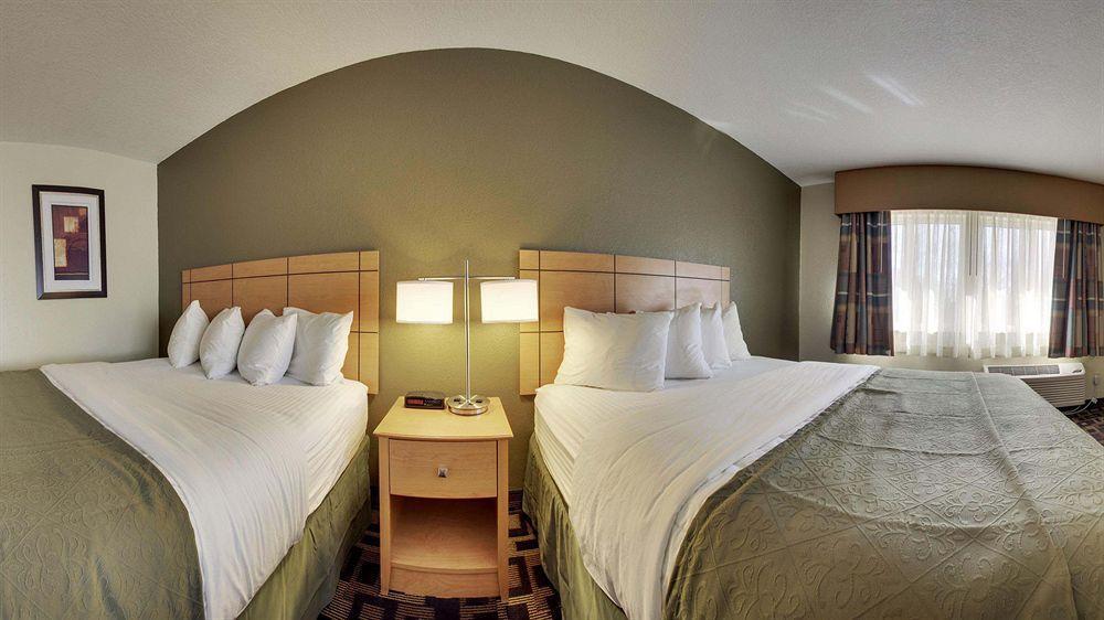 Quality Inn & Suites Des Moines Airport Exterior photo