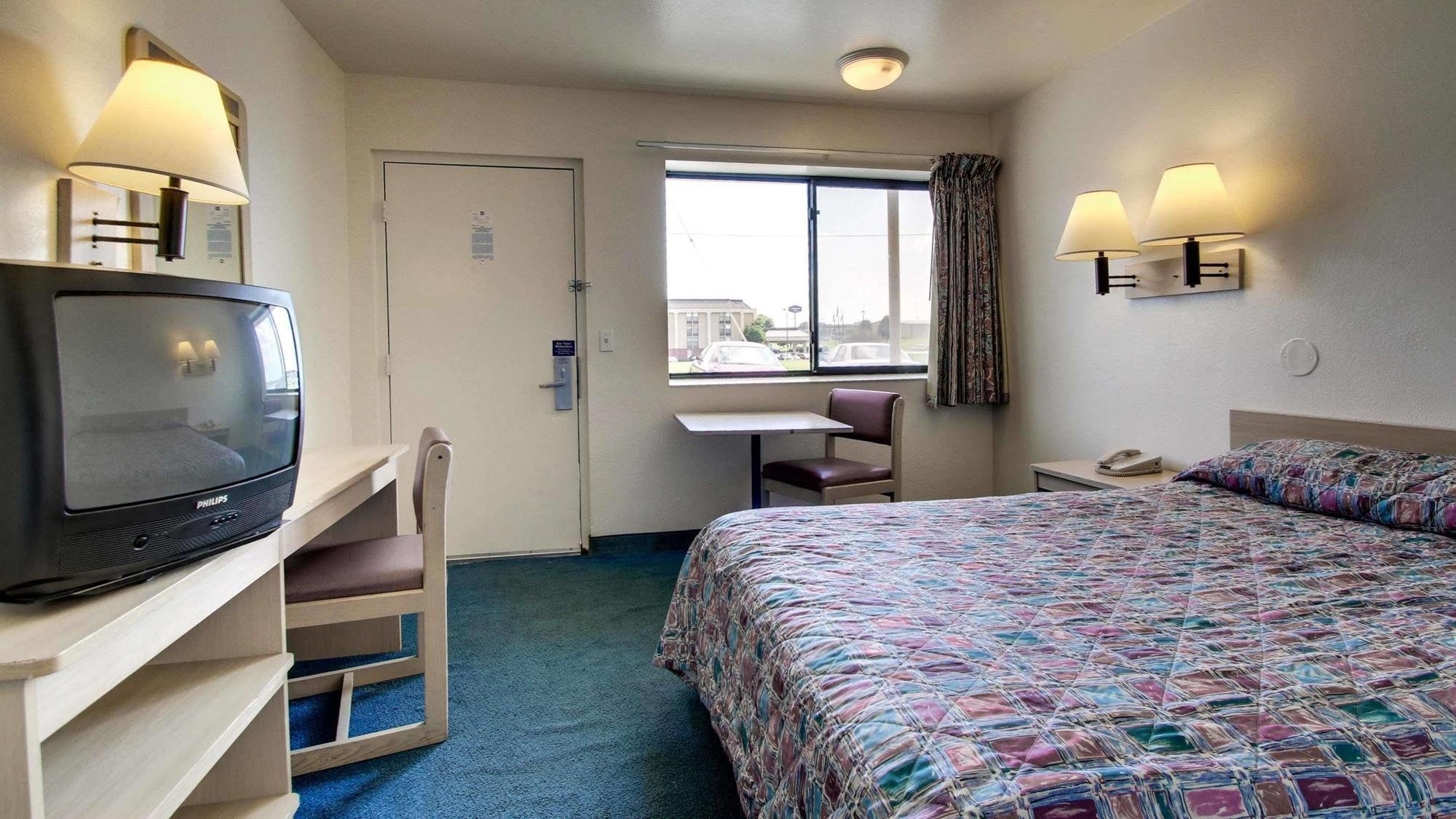 Quality Inn & Suites Des Moines Airport Exterior photo